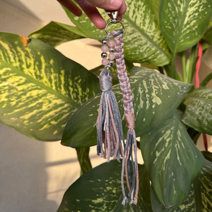 Peach Frills - Macrame Keychain