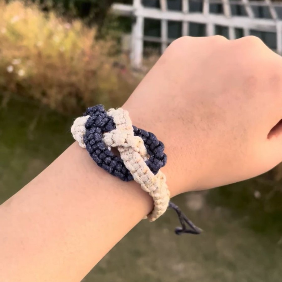 Infinity Knot - Macrame Bracelet 